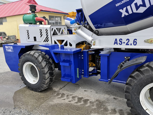 2.6 cubic meter self loading cement mixer