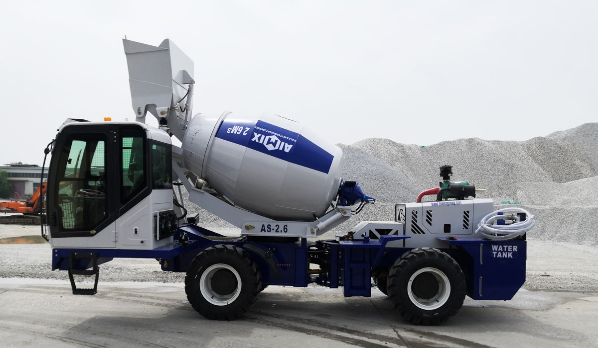 2.6 cubic meter self loading concrete mixer truck