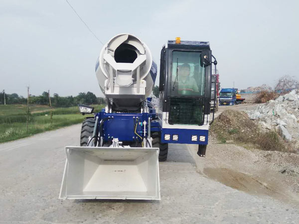 2.6 cubic meter self loading concrete mixer