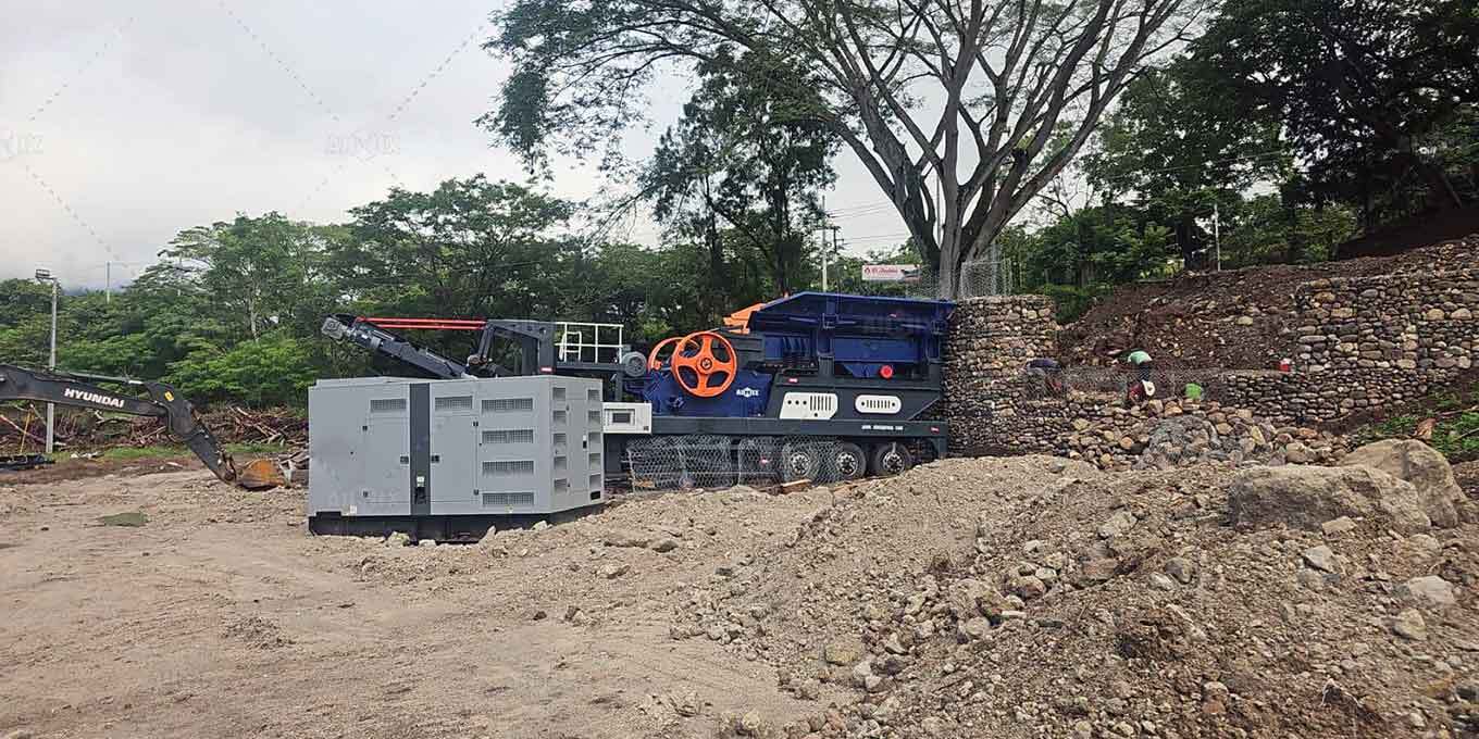 APY4 Mobile Aggregate Crusher Machine Processing Granite