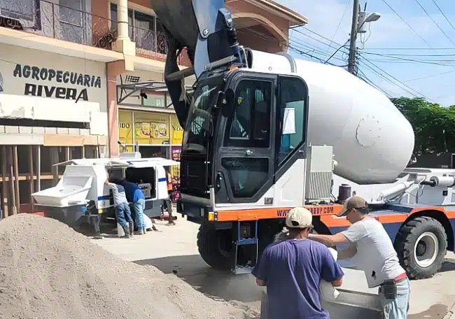 AS-2.6 Self Loading Mixer and ABT40C Combination for Building Construction