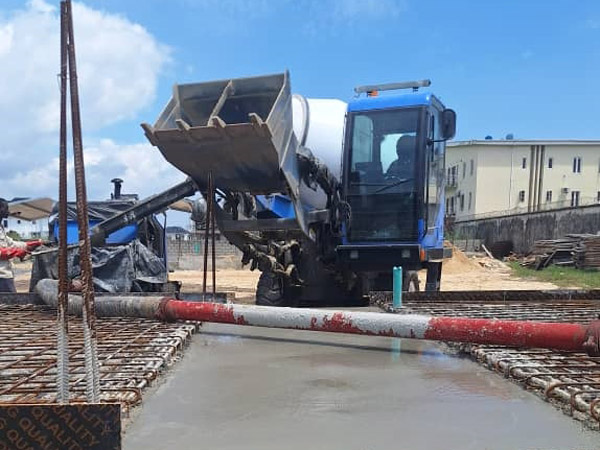 AS-3.5 self loading concrete mixer for paving road