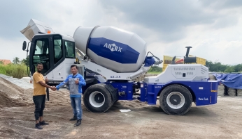 AS-3.5 self-loading concrete mixer in Honduras