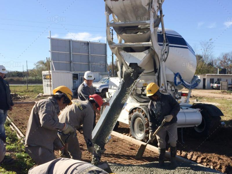 AS-3.5 self loading concrete mixer pouring foundation