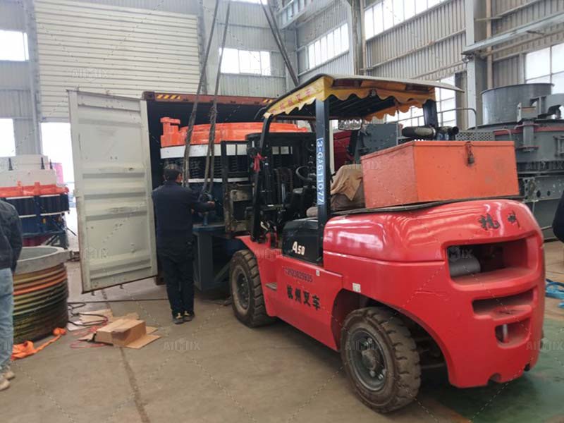 cone crusher loading and delivering to Chile
