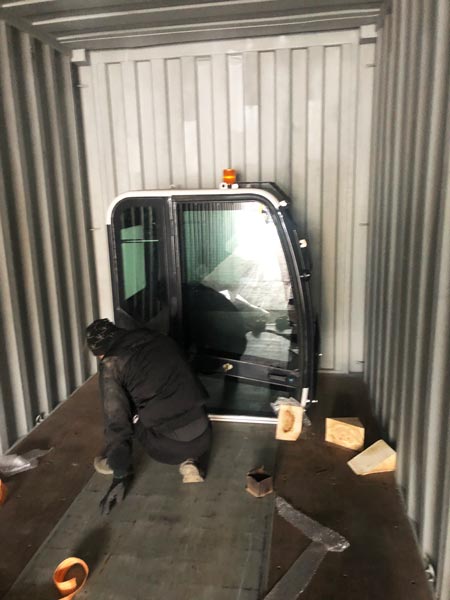 delivery of 2.6 cub self-loading concrete mobile mixer