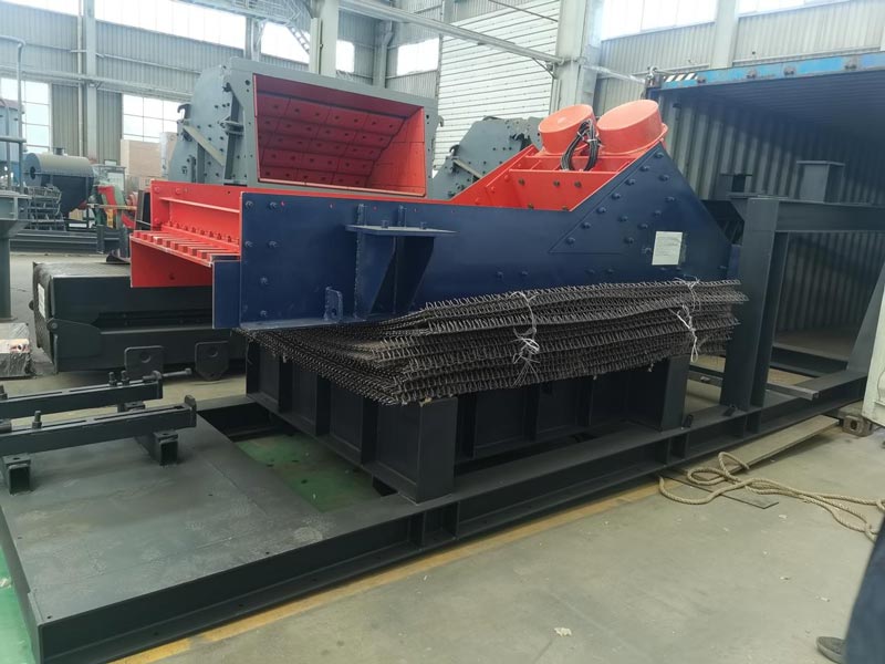 Loading Mobile Crusher Impact Type to Container and Export to Colombia