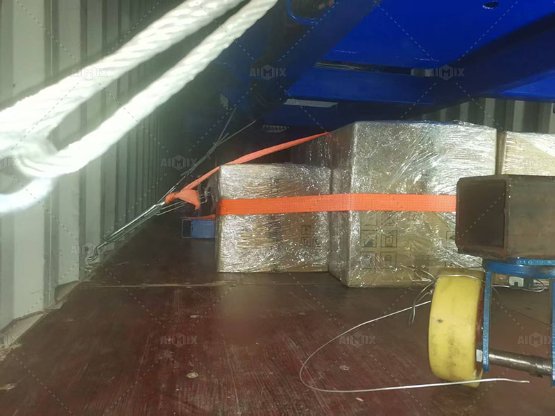 mobile asphalt mixer are put into the container for deliverying to Mexico