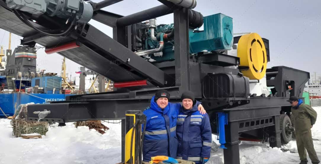 Mobile Crushing and Screening Plant for Road Construction