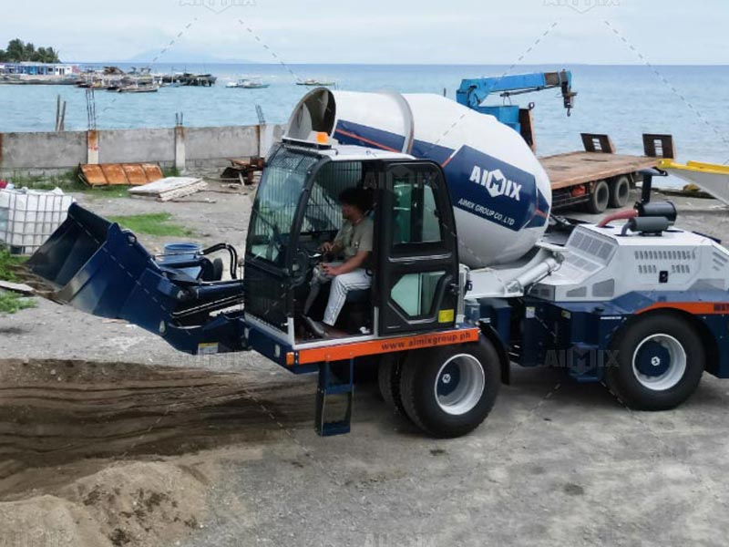 Self loading mixer stirring while walking