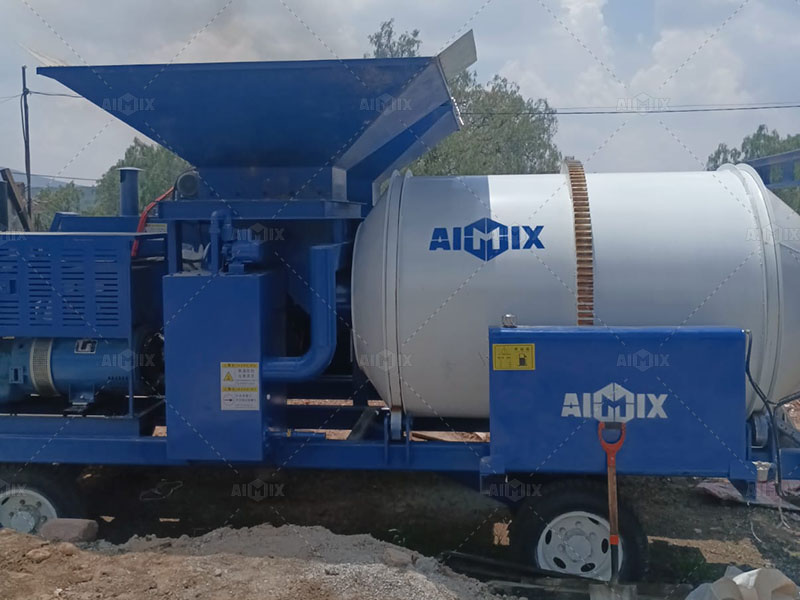 small portable asphalt mixer are used for road in Mexico