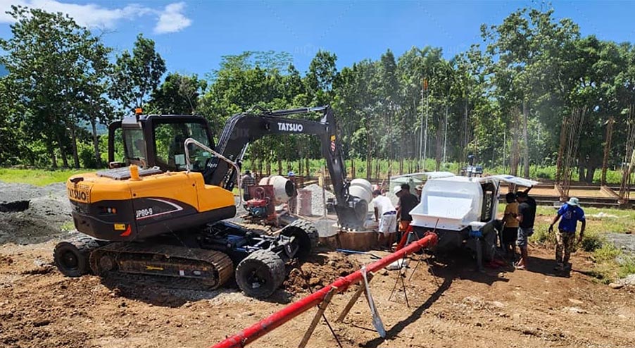 trailer concrete pump working