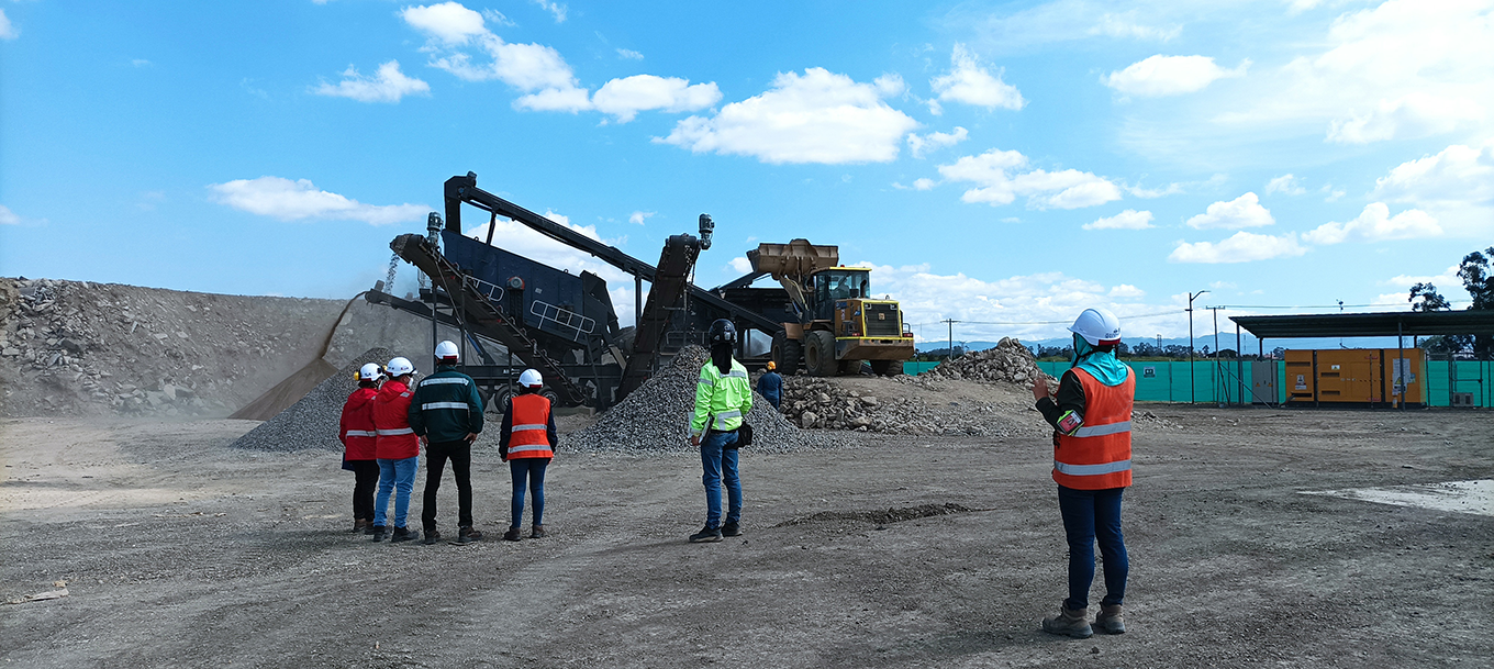 mobile stone crusher impact type working on-site